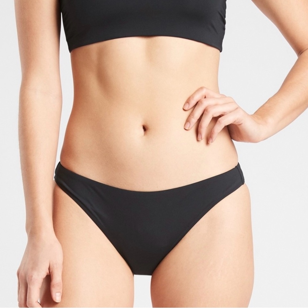 Athleta M Clean Low Rise Bottom